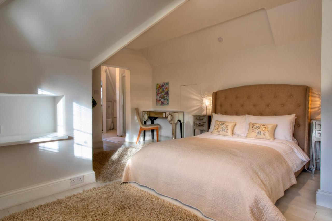 Вілла Coach House Вокінг Екстер'єр фото